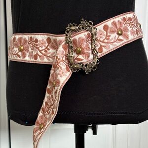 Vintage-Inspired Floral Embroidered Belt with Ornate Buckle